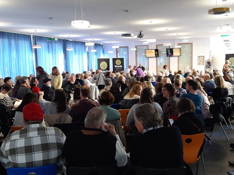 AbiJub2026 - Cafeteria mit vielen Abi-Jubilaren